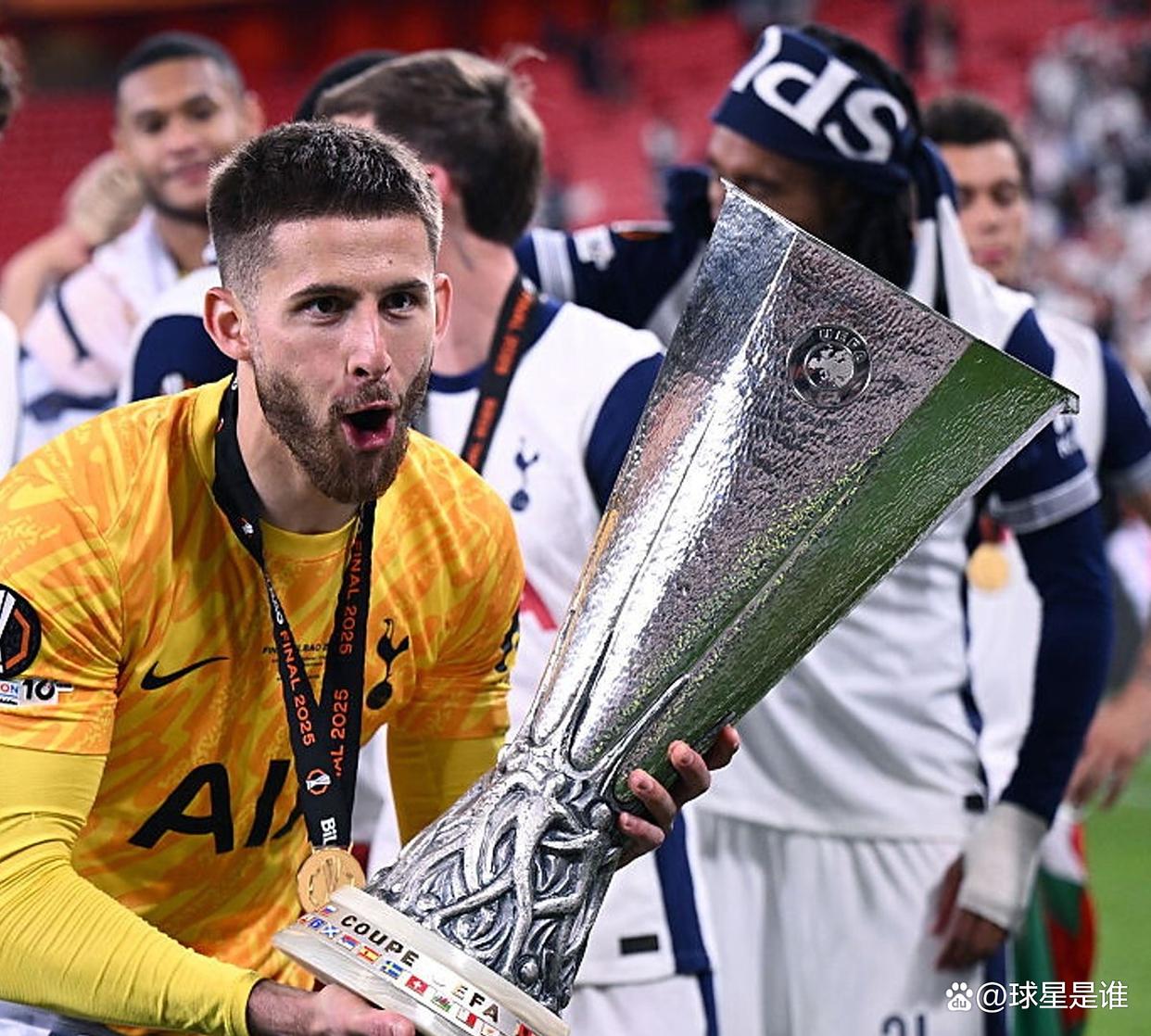 包含法国杯赛程吃紧，埃因霍温赛后遗憾出局，质疑声仍在，年轻球员得到机会的词条