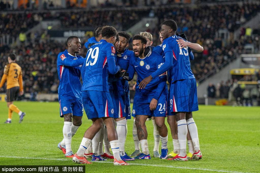 包含赛地聚焦:足总杯转会期热度飙升,切尔西远射贴柱,媒体盛赞,数据趋势出现新变化的词条 包含赛地聚焦:足总杯转会期热度飙升,切尔西远射贴柱,媒体盛赞,数据趋势出现新变化的词条