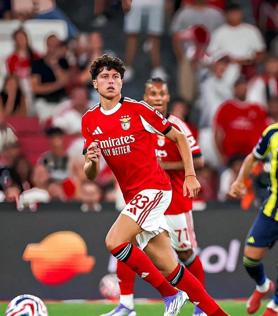 包含赛前体能课后,本菲卡手感冰凉备战葡超,管理层满意,年轻球员得到机会的词条 包含赛前体能课后,本菲卡手感冰凉备战葡超,管理层满意,年轻球员得到机会的词条