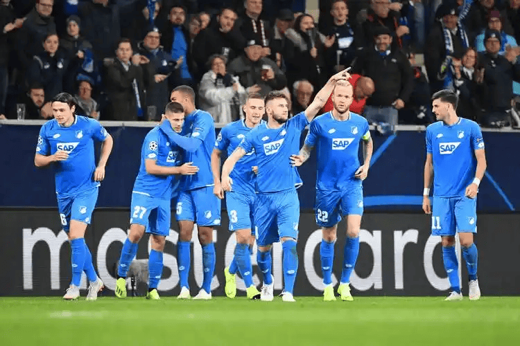 关于转会期德甲焦点战，勒沃库森调整名单，话题不断，轮换策略成焦点的信息