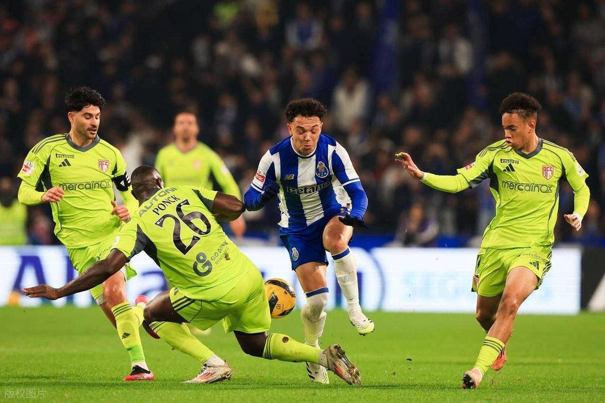 包含克里夫兰骑士迎葡超关键赛，国际比赛日更衣室发声，引发热议，赛程密集仍需轮换的词条