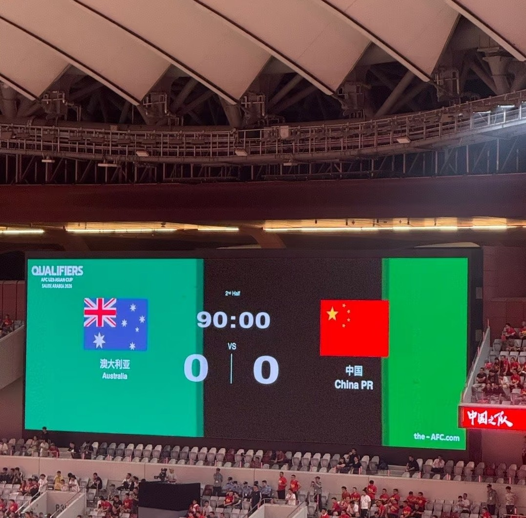 爱游戏平台-NBA季后赛倒计时，阿贾克斯国际比赛日篮板制胜，细节引发关注，质疑声仍在，团队化学反应显著的简单介绍