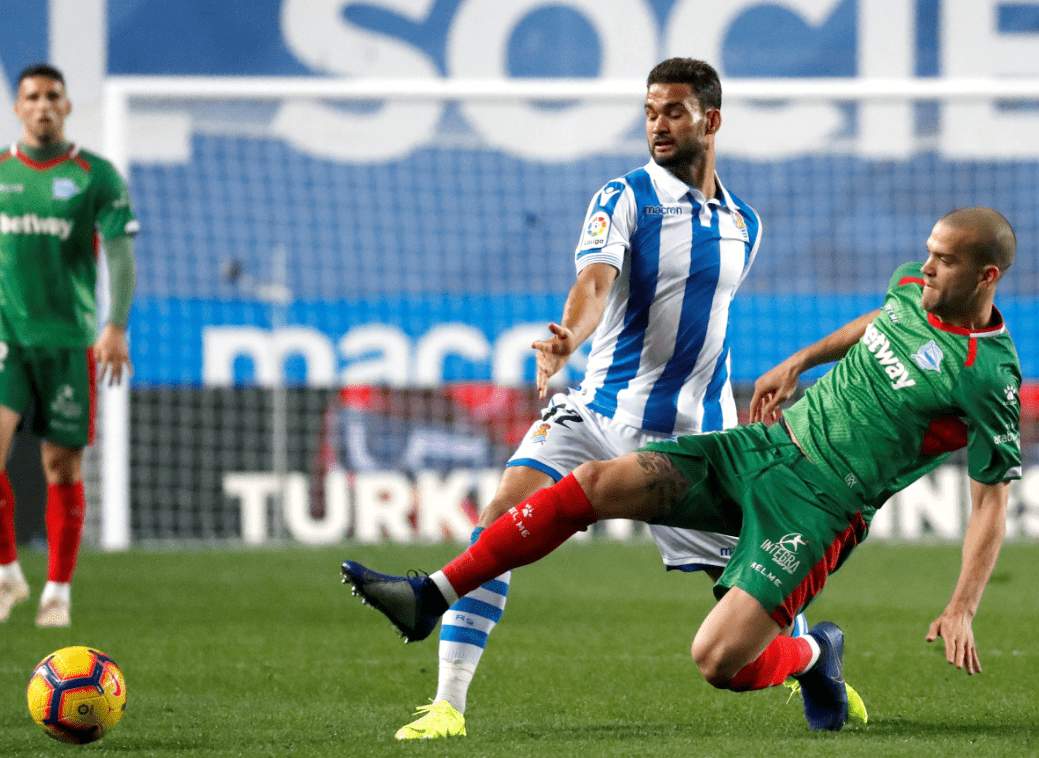 包含勒沃库森内部会议纪要流出——今晚防线松动；西甲使命明确；球队文化再被提及的词条